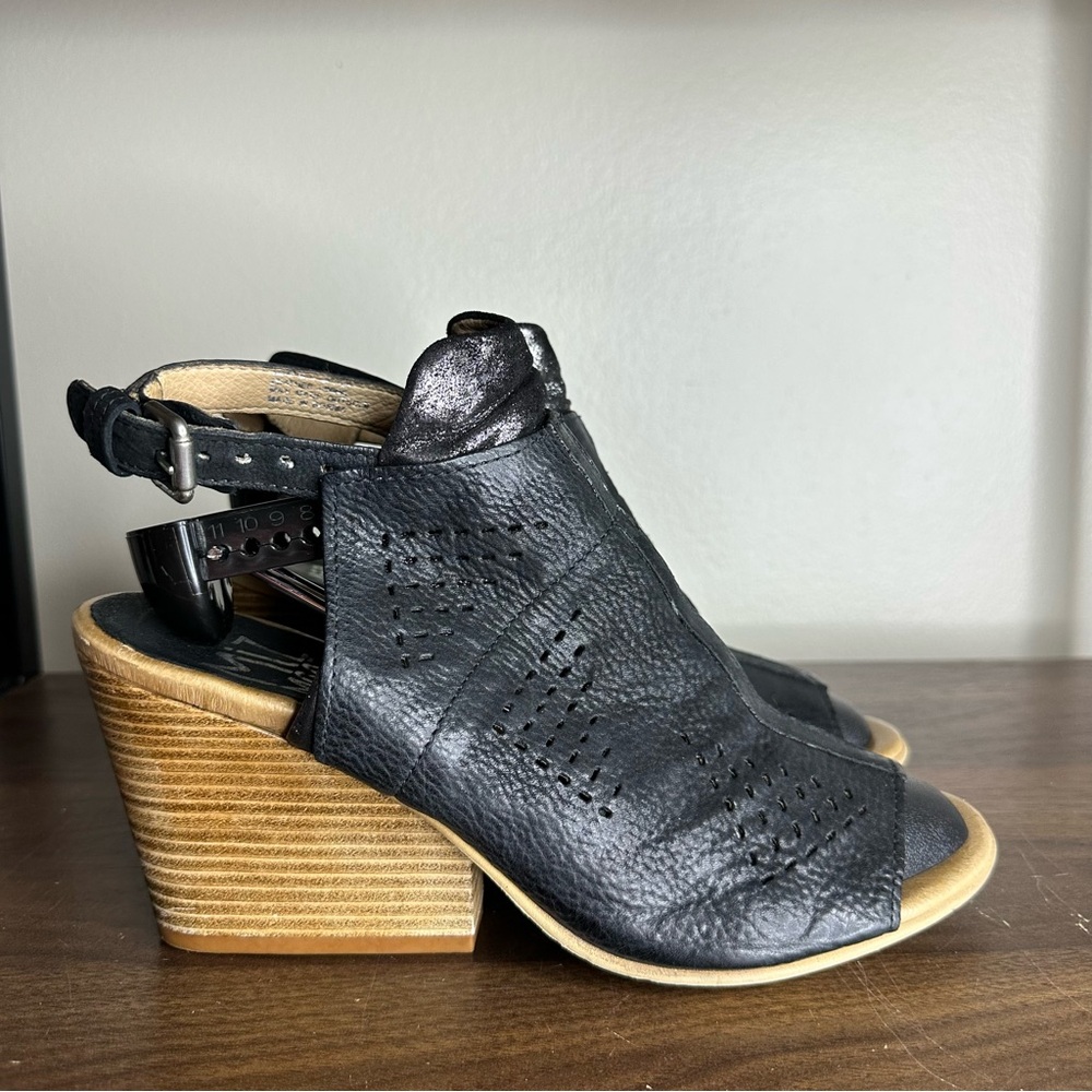Miz Mooz Kensley Black Leather Wedge Peep Toe Sandals Sz 41 Womens
